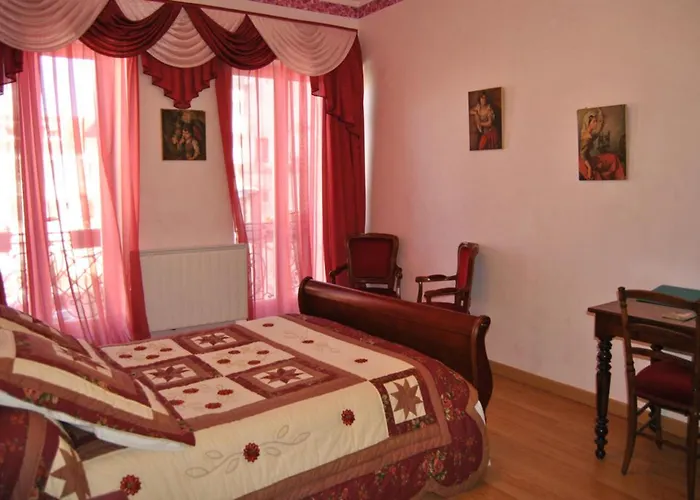 Au Pied du Chateau