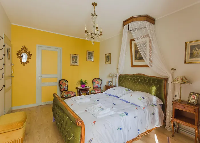 La Petite Maison près de l'Eglise Meillac