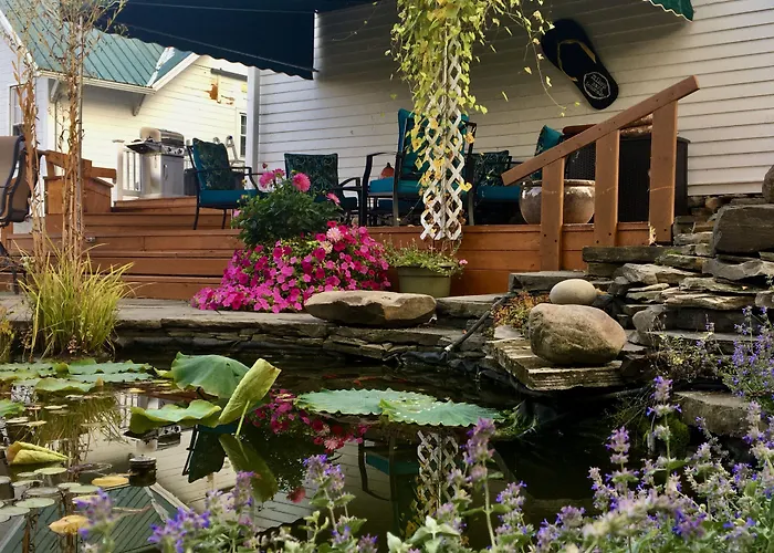 Enfield Manor Bed&Breakfast And Vacation Rental