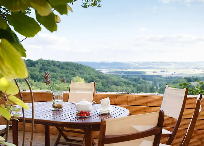 Bed and Breakfast Les Terrasses De Bessou à Clermont-Dessous