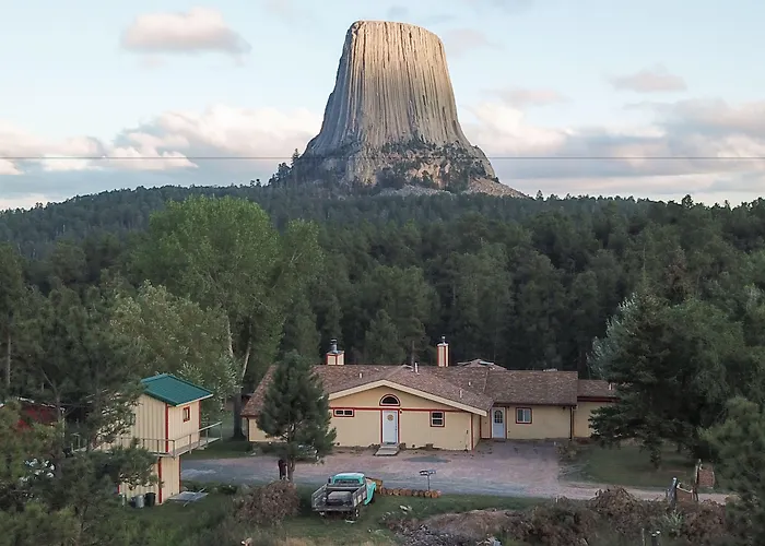 Devils Tower Lodge Bed & Breakfast
