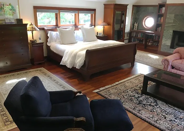 Art House Bed And Breakfast