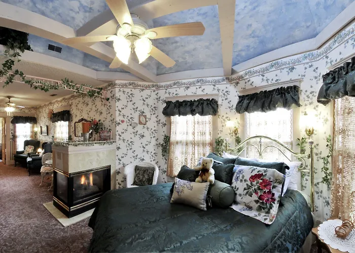 Holden House 1902 Inn