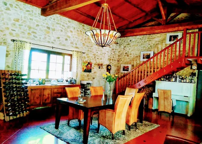 Luxe B&B maison á votre santé, in Bordeaux Wine Region Savignac-de-Duras