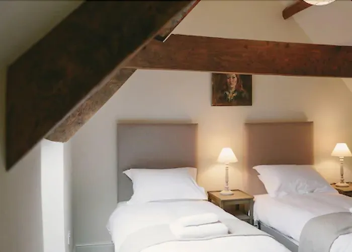 Cat And Custard Pot Inn Shipton Moyne