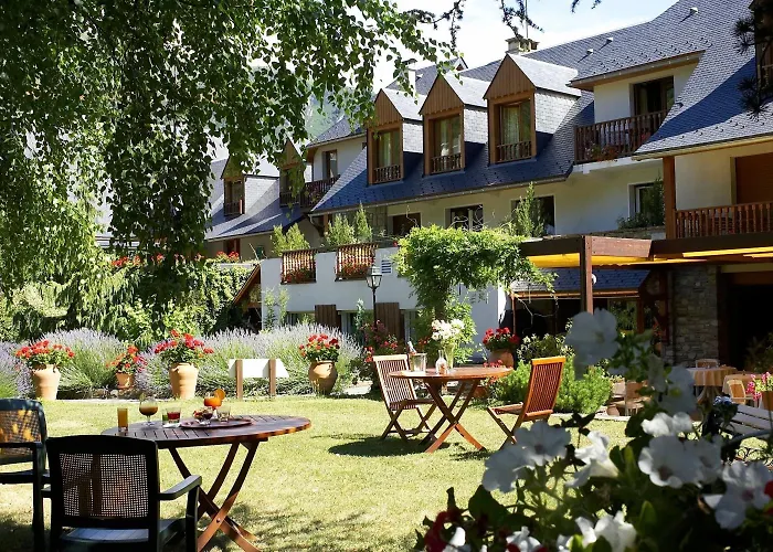 Hotel Mir