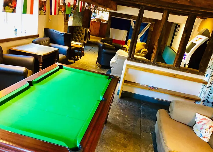 The Hollybush Inn And B&B