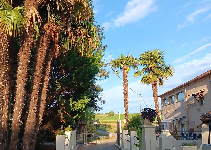 Le Moulin Du Comte Bed and Breakfast Bourrouillan