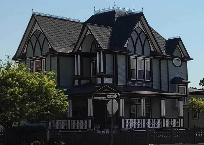The Bissing House Bed & Breakfast Hays