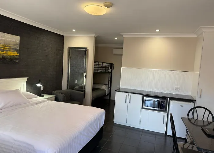 Country Leisure Motor Inn
