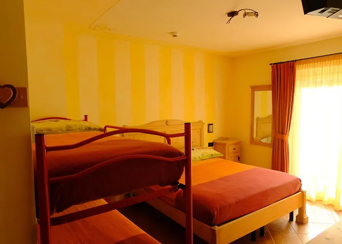 Bed and Breakfast Garni La Genziana Temù