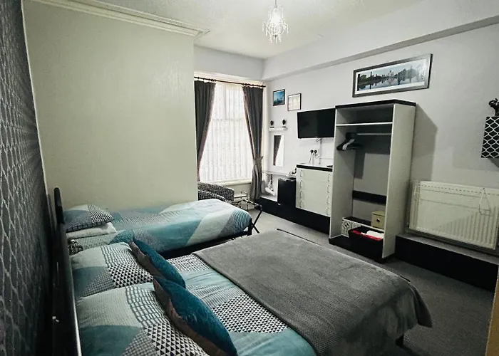 Hornby Villa B&B Couples & Families Only- Quiet Central Location- Near To Winter Gardens