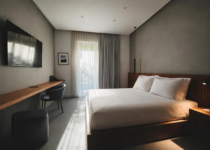 J Maluni City Hotel