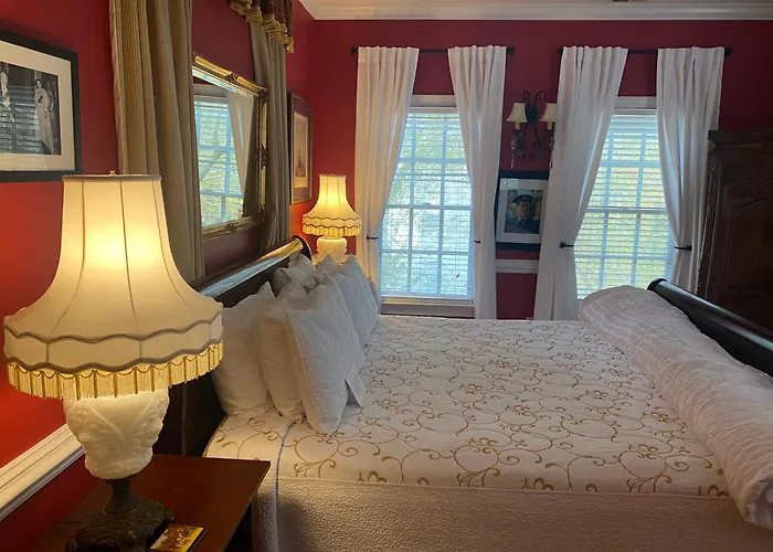 A Williamsburg White House Inn