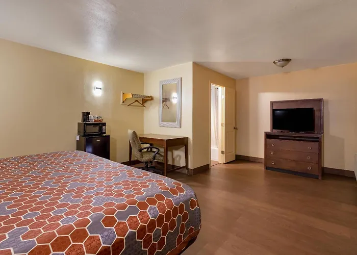 Relax Inn & Suites