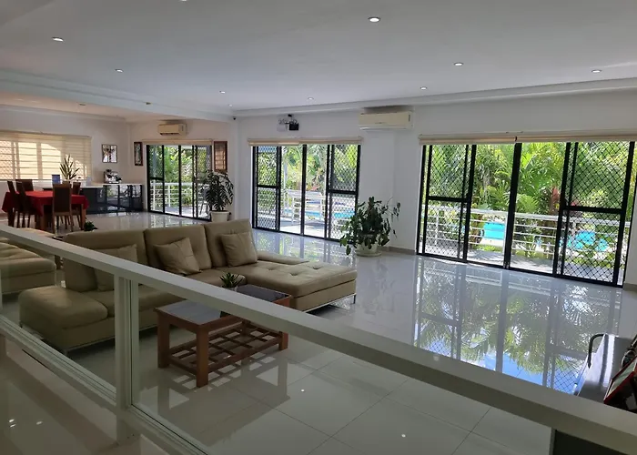 Bohol White House Bed & Breakfast Lila