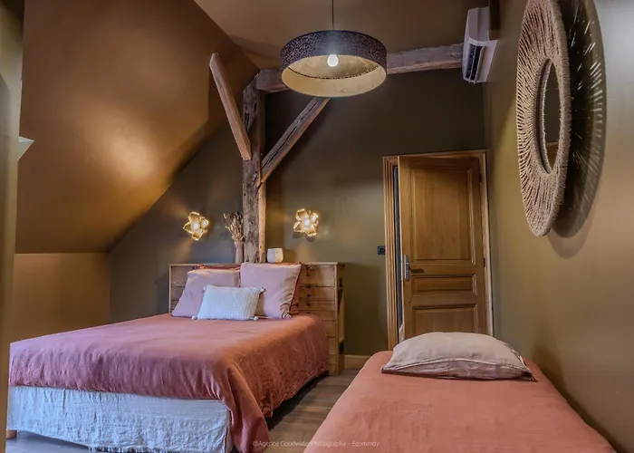 La Grange De Léonie, Chambres d'hôtes avec Piscine et Spa