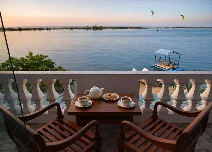 Dinuda Lagoon Hotel