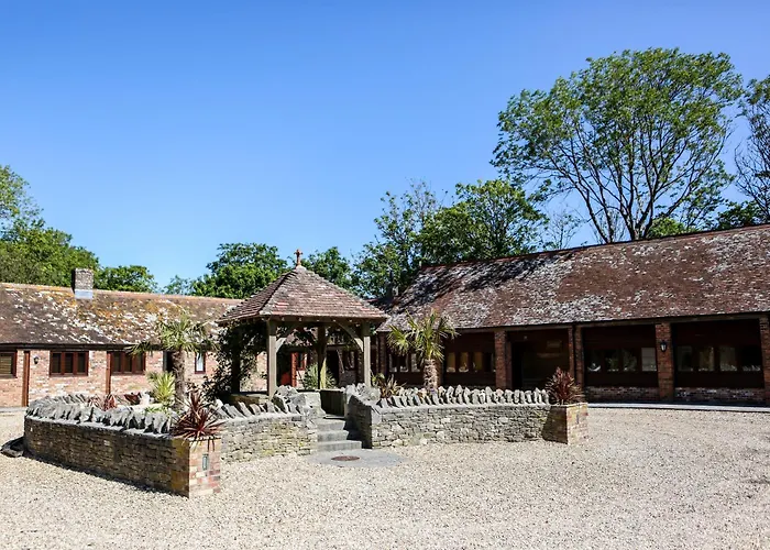 Kingston Country Courtyard
