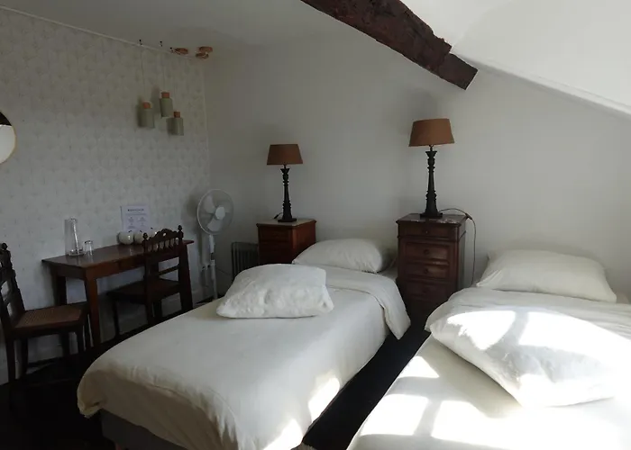Domaine Des Pommiers Bed and Breakfast Magnac-Laval