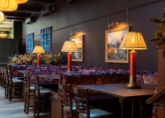 The Potters Heron - A Heartwood Inn