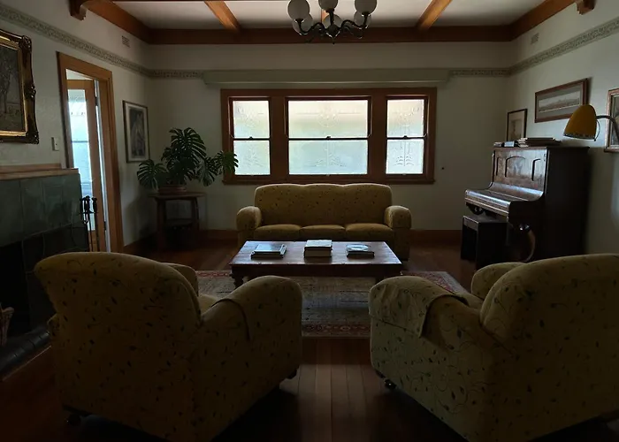 Melville House Bed And Breakfast