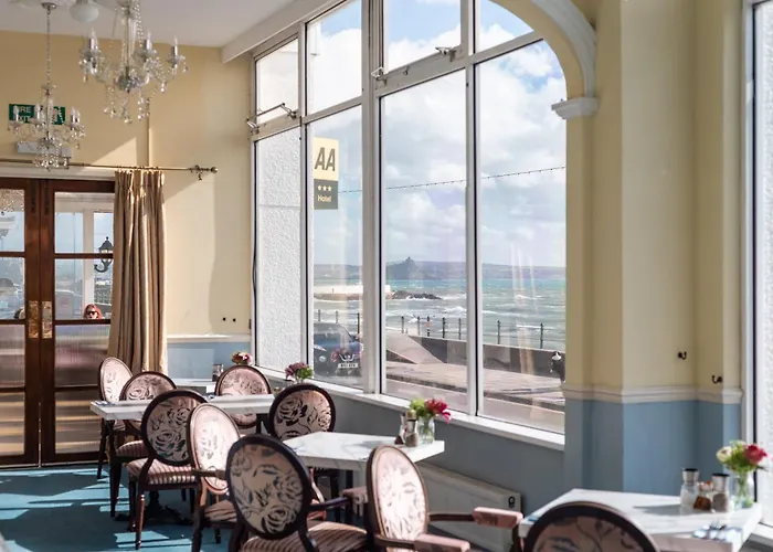 The Queens Hotel