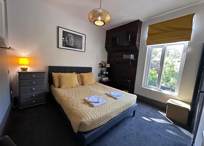 Green Corner Villa - Cosy Luxury In Central Torquay With Free Parking & Ev