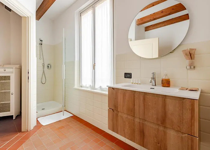 Bed and Breakfast Casa Enzo - Old Town & Station - Ac, Free Parking - Family & Business Modena