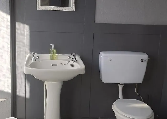 The Bear Bread Bakery: Boutique En-Suite with Bakery Breakfast in Colyton