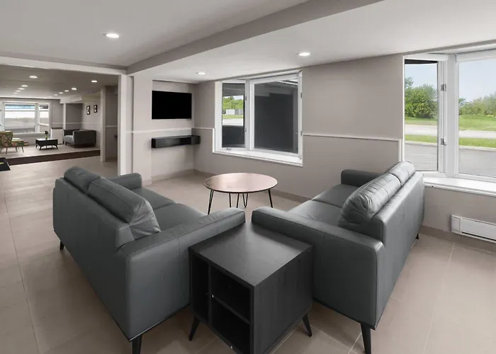 Super 8 By Wyndham Gananoque - Country Squire Resort