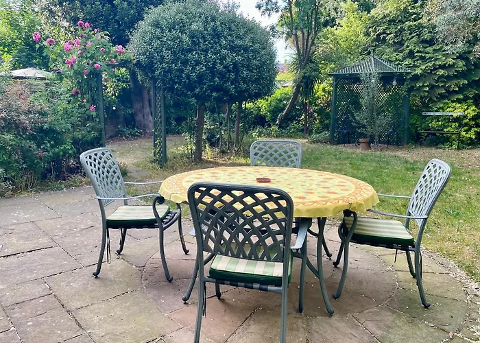 Yew Tree House, Bed & Breakfast In Colchester