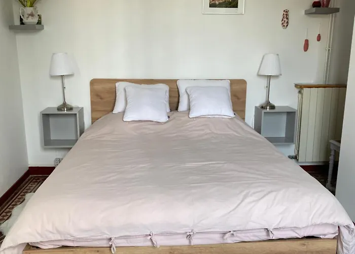 Cote Court Bed and Breakfast LʼIsle-sur-la-Sorgue