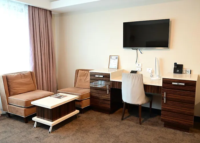 Swan River Hotel