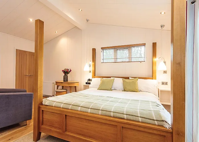 Woodside Bay Lodge Retreat