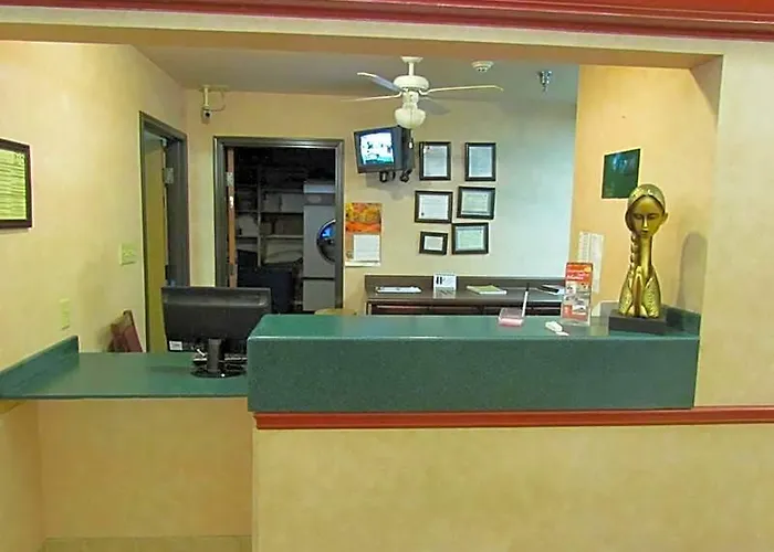 Western Inn & Suites Hampton
