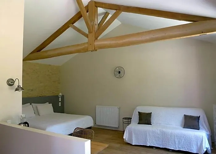 Bed and Breakfast Au petit grain à Coutures 