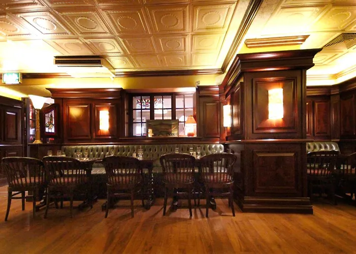 Seven Oaks Hotel