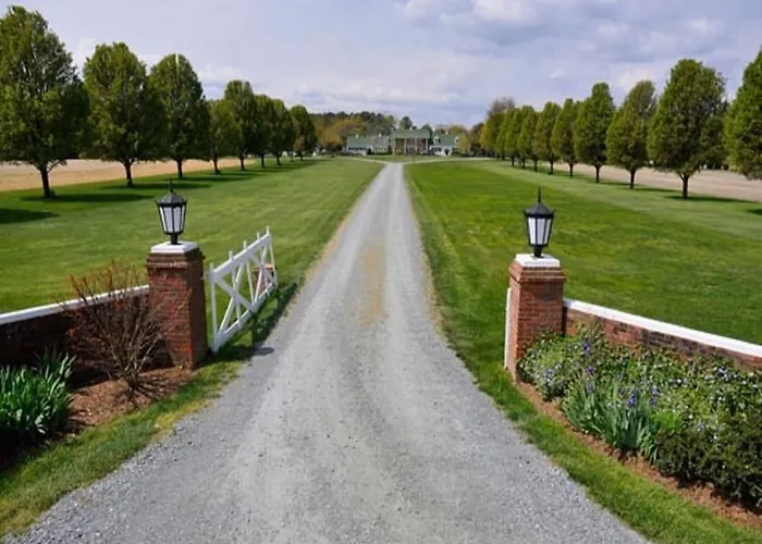 Inn At Huntingfield Creek