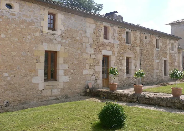 Chateau De Castelneau