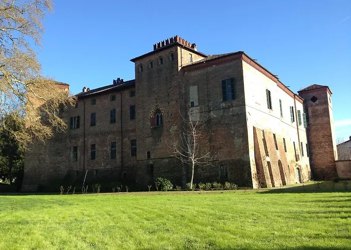 Castello Sannazzaro B&B