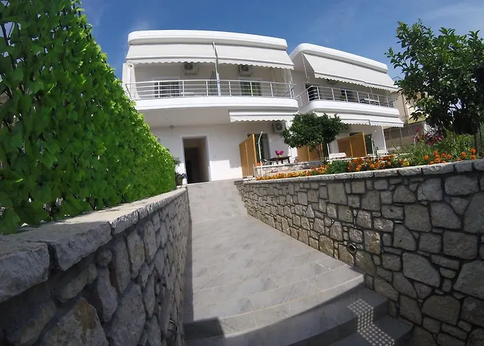 Riviera Rooms Himare