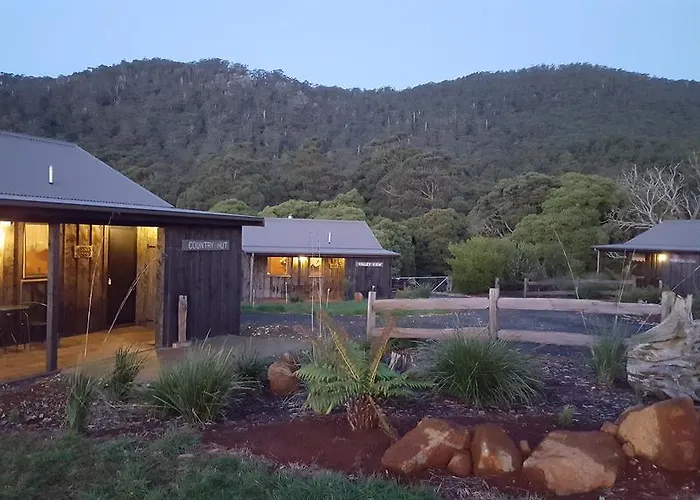 Rustic Hut Bush Retreat