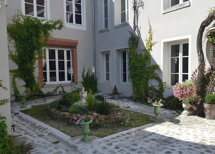 Au Jeu De Paume Bed & Breakfast Epernay