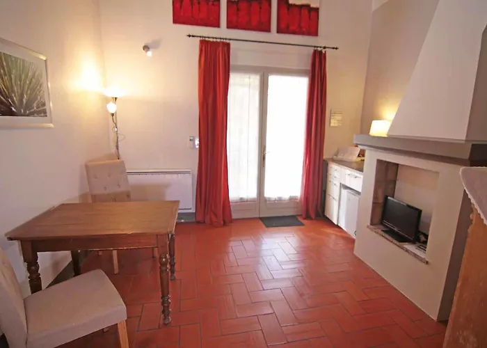 Villa Velleron - Bed And Breakfast
