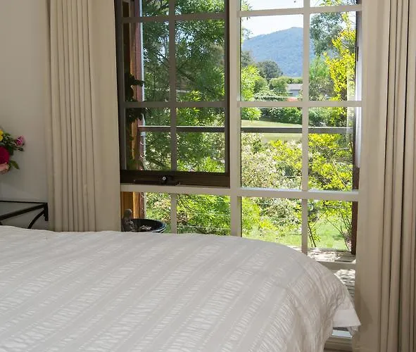 Hollyhock Bed & Breakfast Macedon