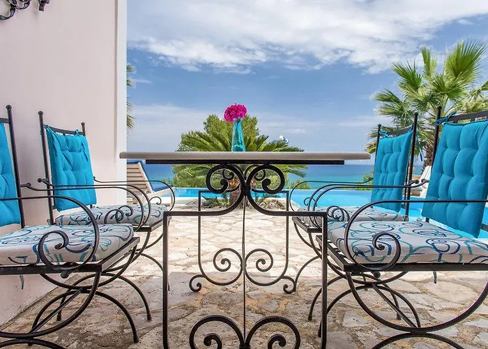 Donkey Bay Club Bed & Breakfast Tragaki