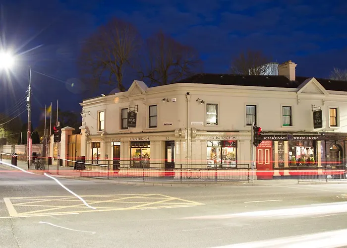 Jbs Bar & Guest Accommodation