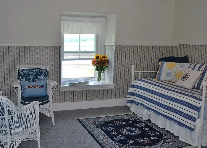 Bayside Inn Bed & Breakfast Boothbay Harbor
