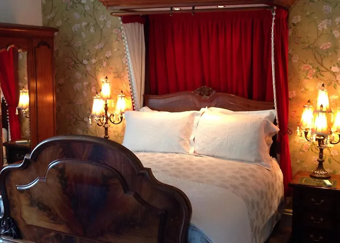 Westgate Manor